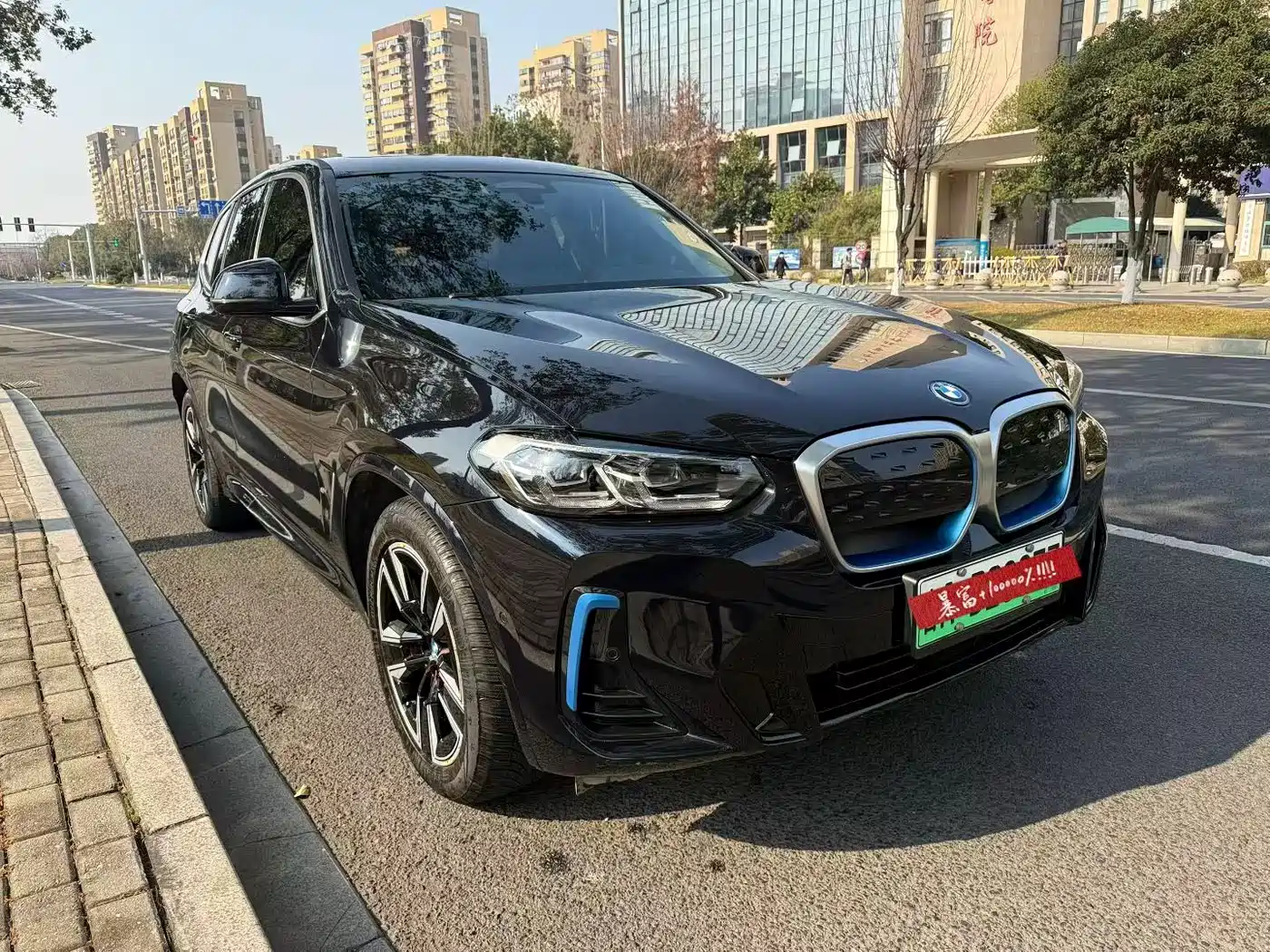 BMW iX3 2022 Leading Edition фото 3