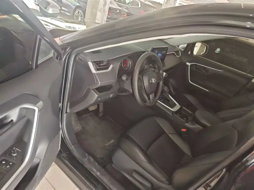 Toyota Wildlander 2023 2.0L CVT FWD LE фото 16