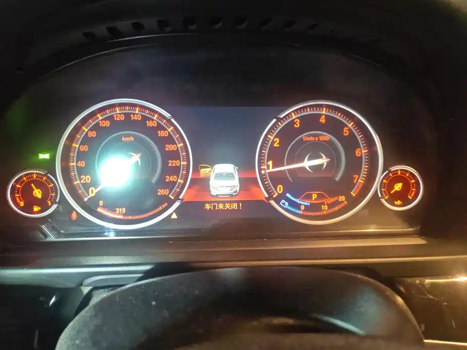 BMW 5 Series 2017 528Li Leading Edition фото 14
