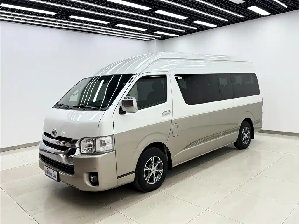 TOYOTA HIACE