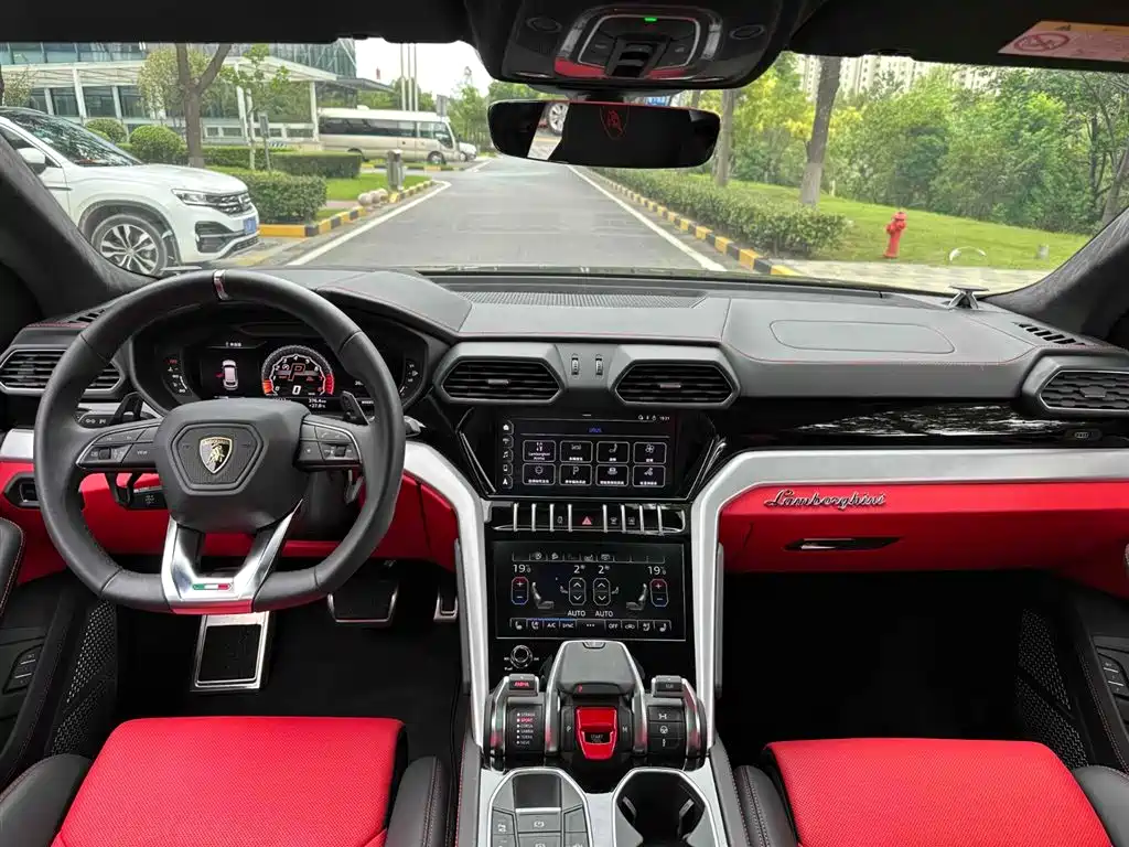 Фото 7 - Lamborghini Urus