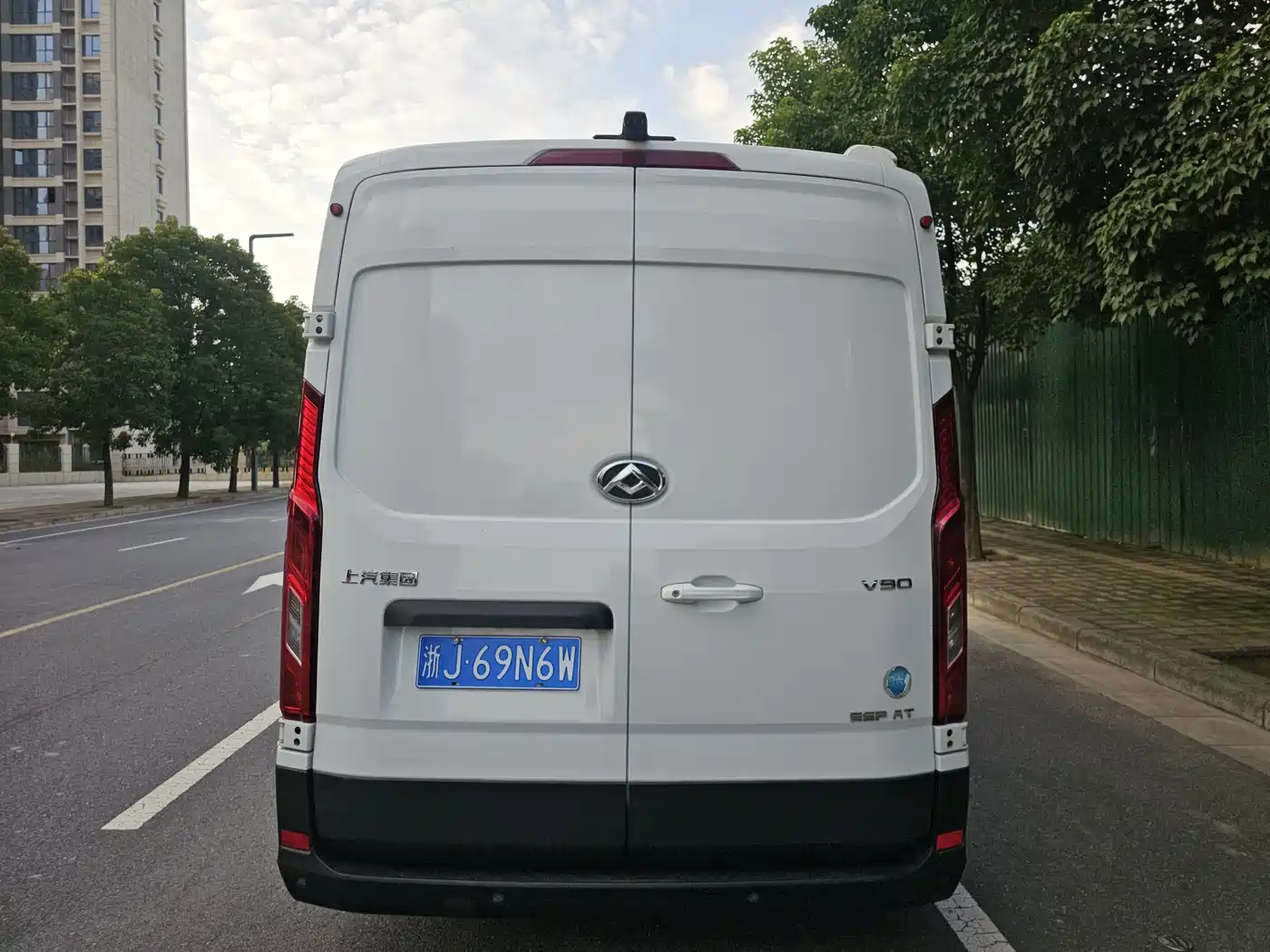 SAIC Maxus MAXUS V90 RV 2022 2021 2.0T Travel Home V90 Self-Contained Class B RV Luxury Transverse Bed