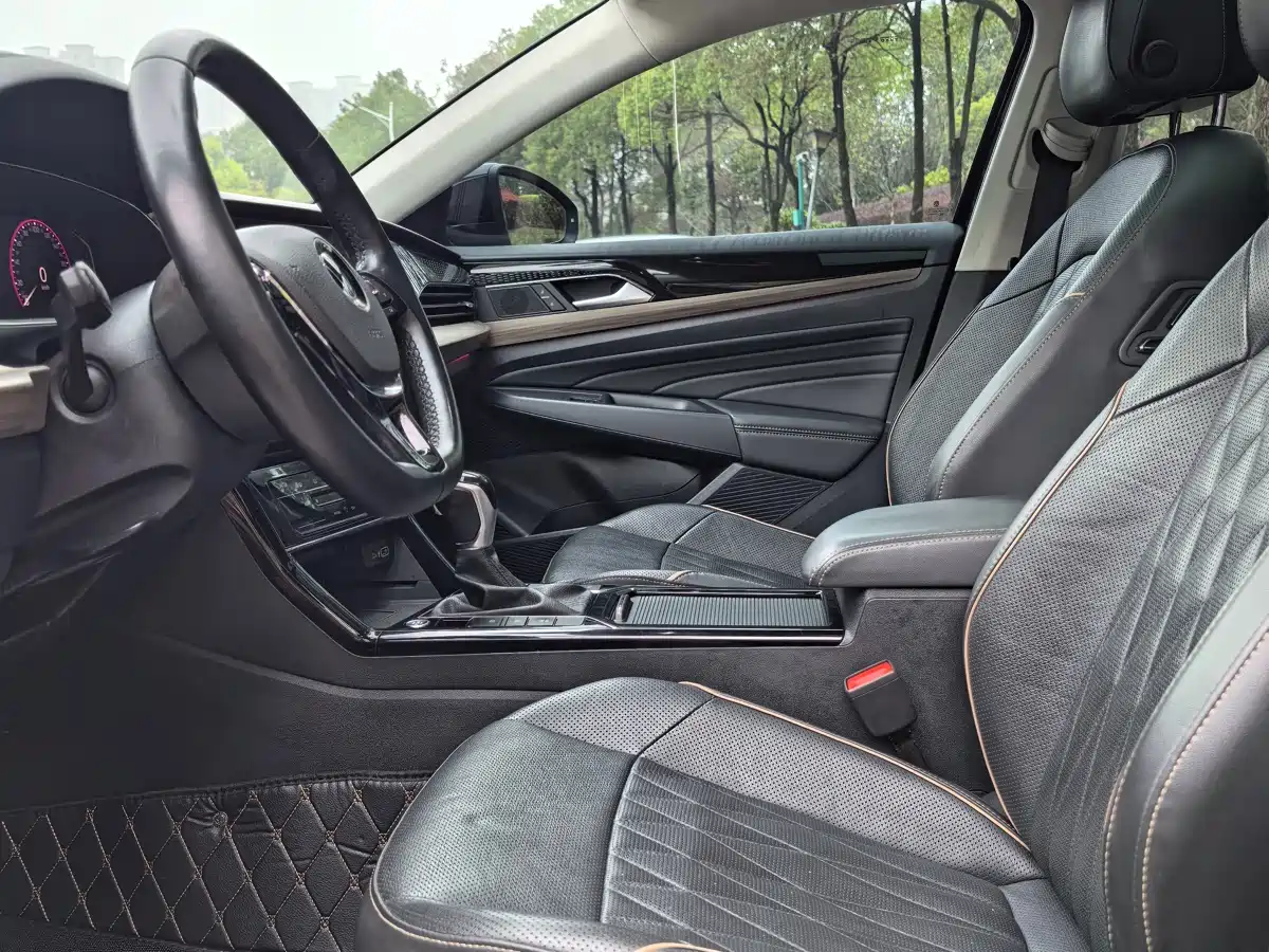 Volkswagen Passat 2021 Model 330TSI Luxury Edition фото 11