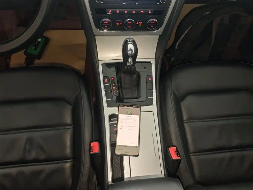 Volkswagen Passat 2015 1.8TSI DSG Honor Edition фото 14