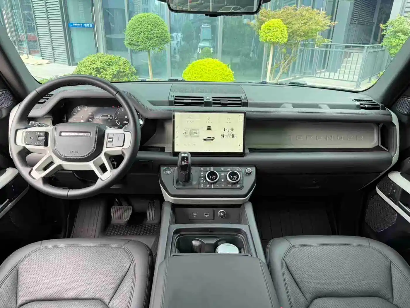 Фото 9 - Land Rover Defender