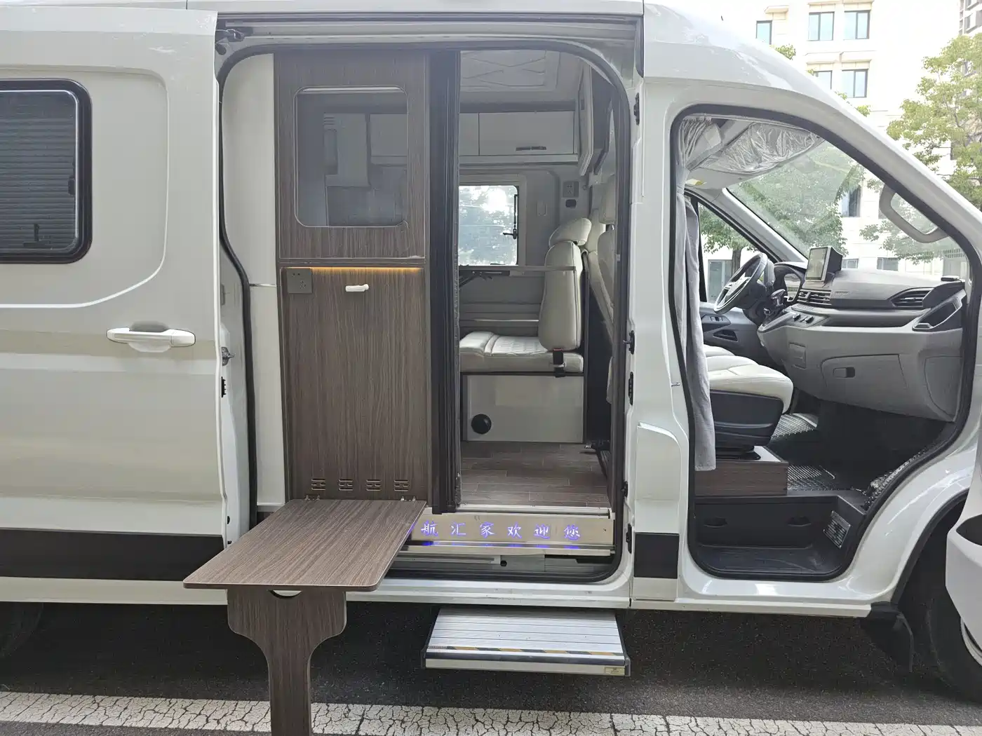 SAIC Maxus MAXUS V90 RV 2022 2021 2.0T Travel Home V90 Self-Contained Class B RV Luxury Transverse Bed