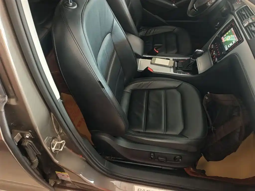 Volkswagen Passat 2015 1.8TSI DSG Honor Edition фото 25