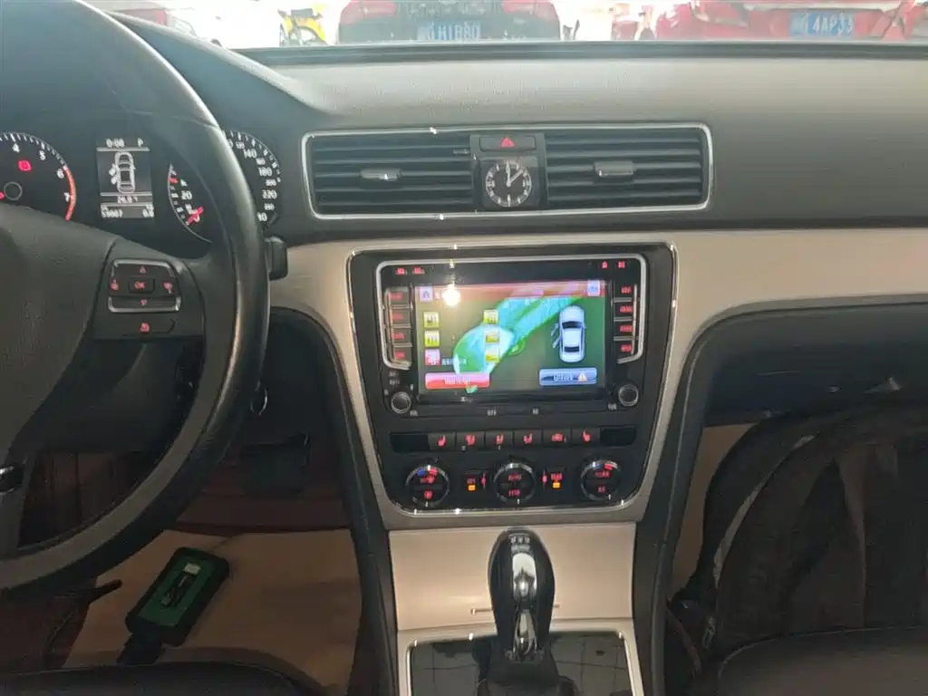 Volkswagen Passat 2015 1.8TSI DSG Honor Edition фото 13