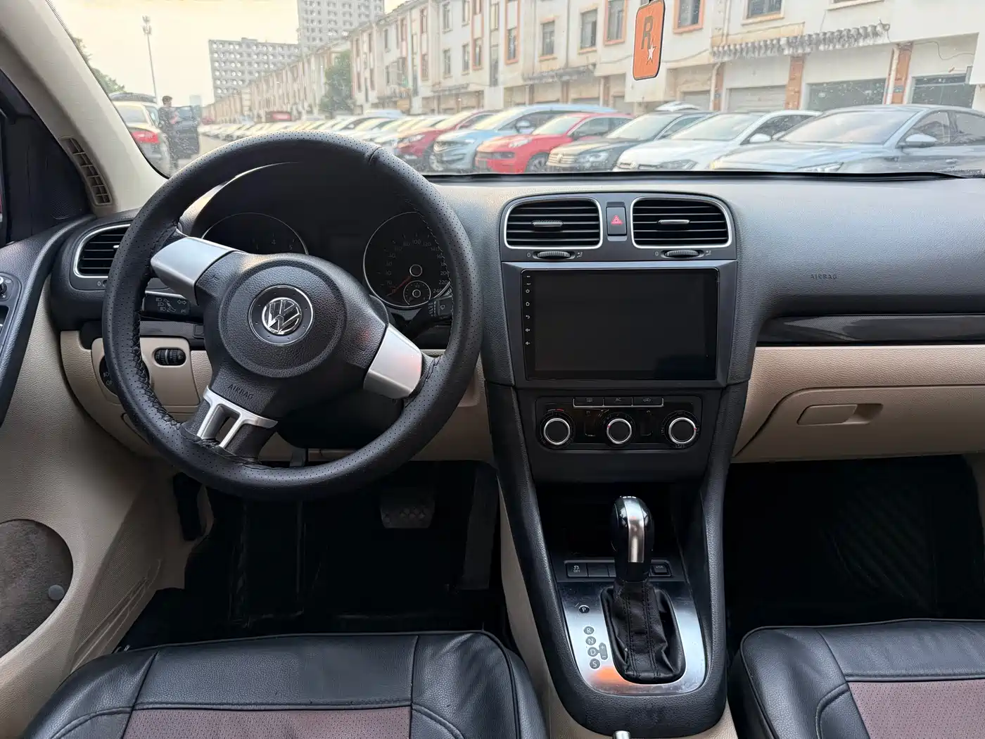 Volkswagen Golf 2011 Model 1.6 Automatic Comfort фото 6