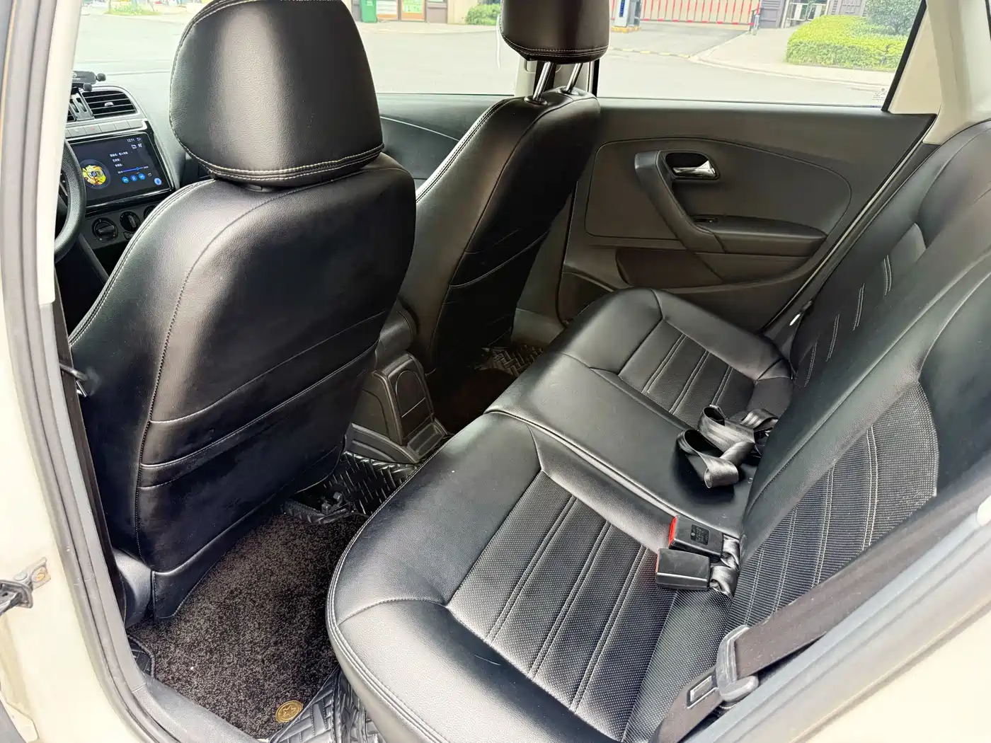 Volkswagen Polo 2013 1.4L Automatic Comfort Edition фото 5