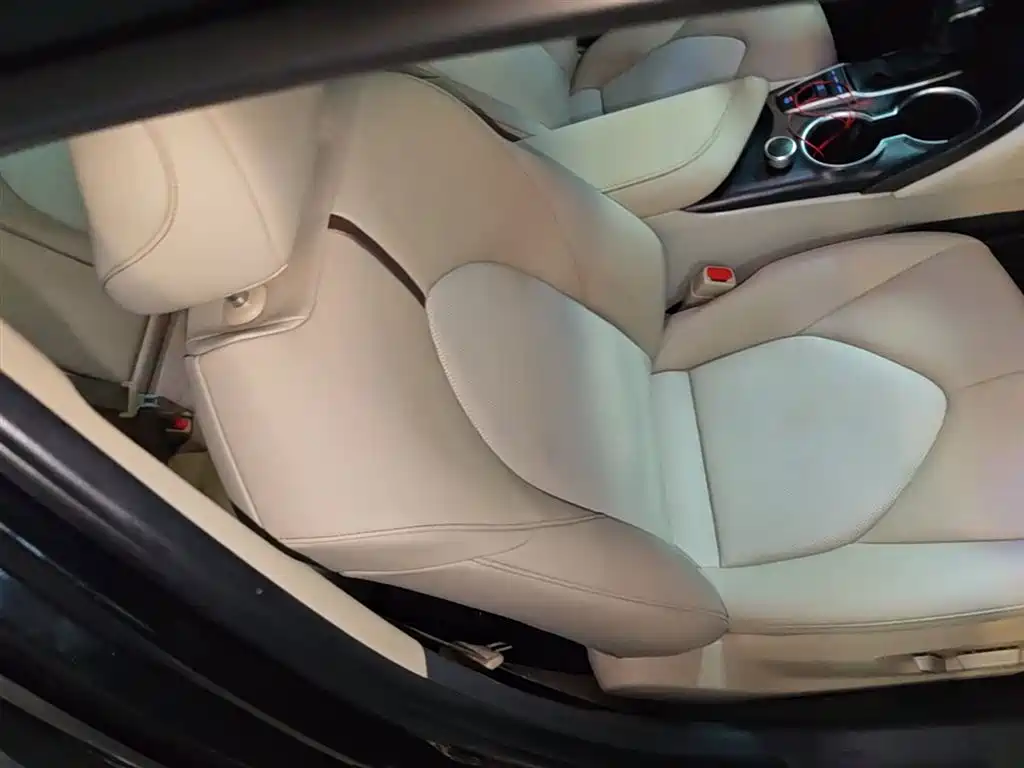 Toyota Camry 2021 2.5G Luxury Edition фото 24