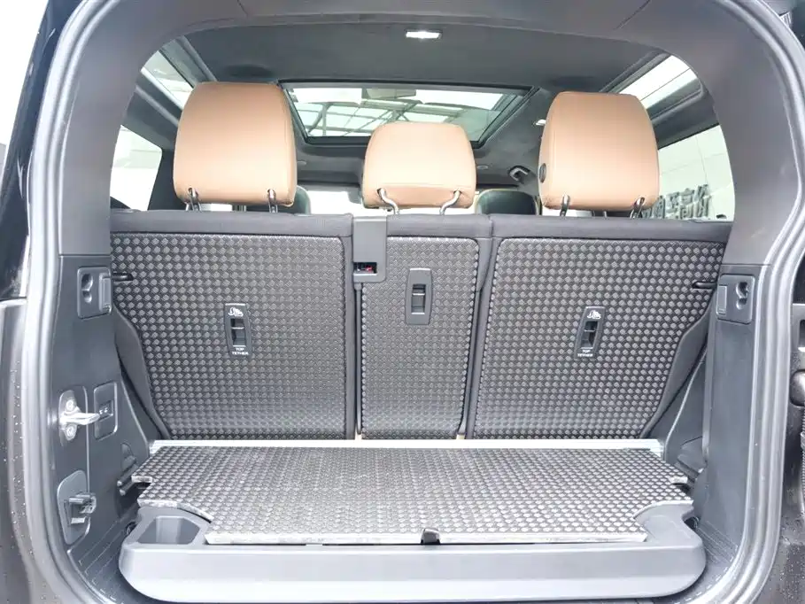 Land Rover Defender 2025 90 3.0T P400 X-Dynamic HSE фото 30