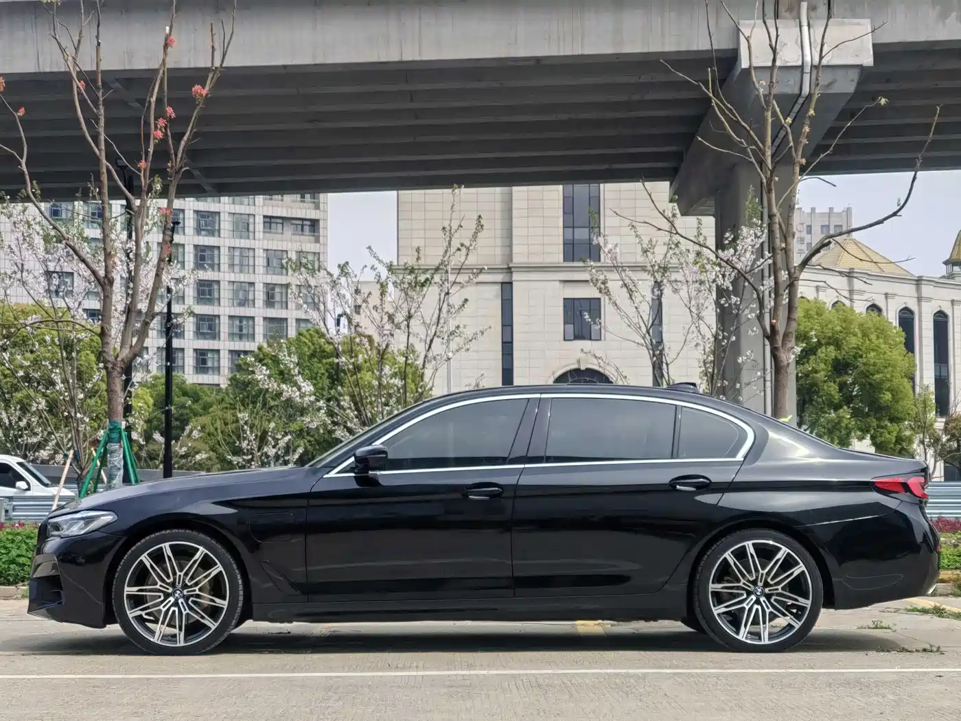 BMW 5 SERIES NEW ENERGY