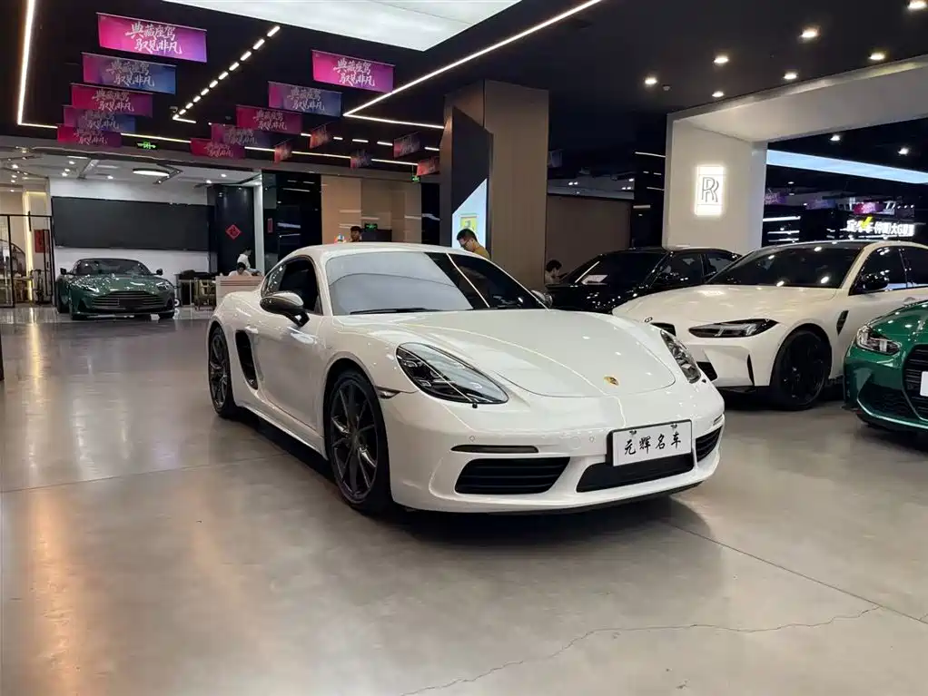 Porsche 718 2019 Cayman T 2.0T фото 3