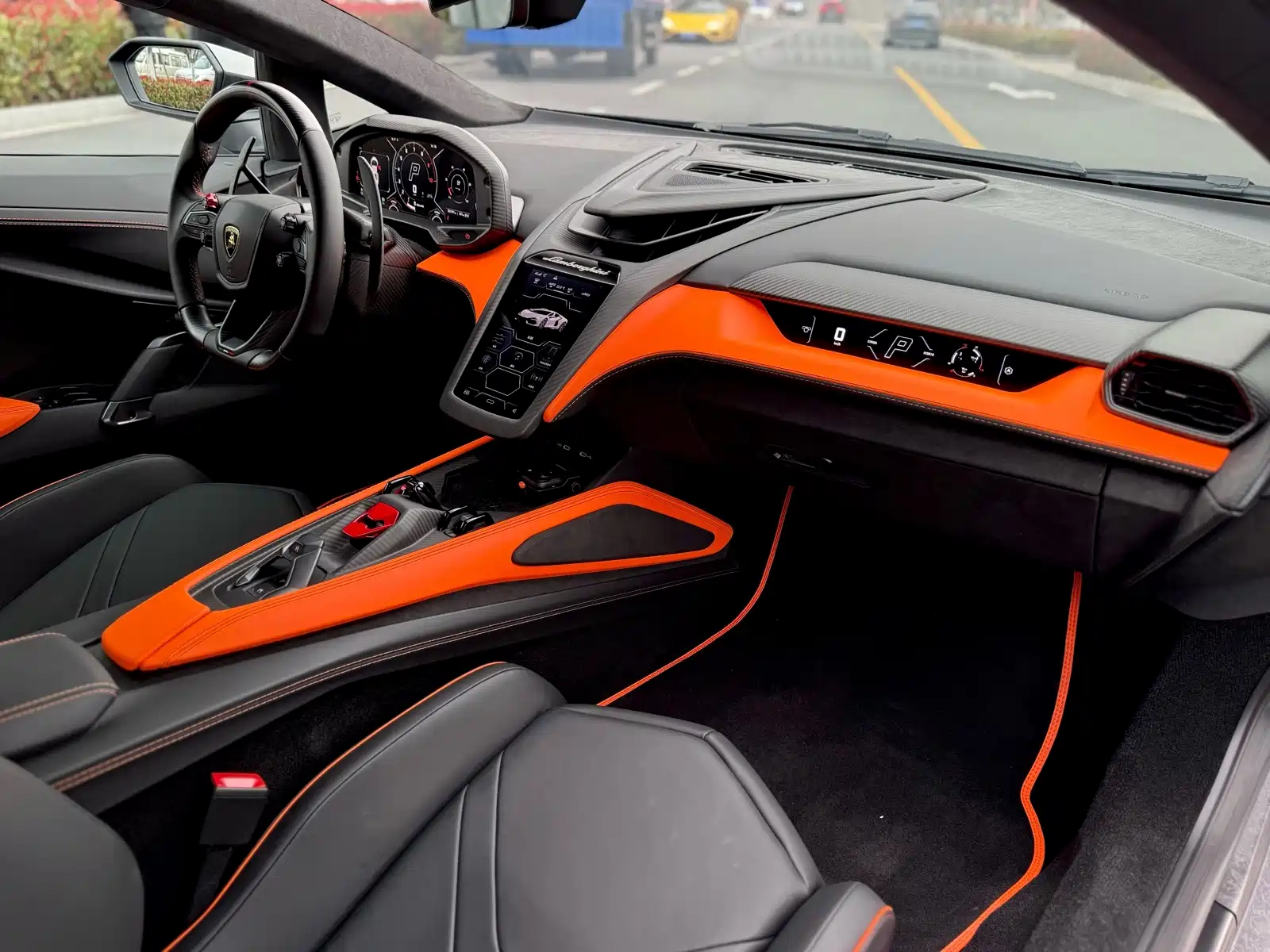 Фото 6 - Lamborghini Revuelto