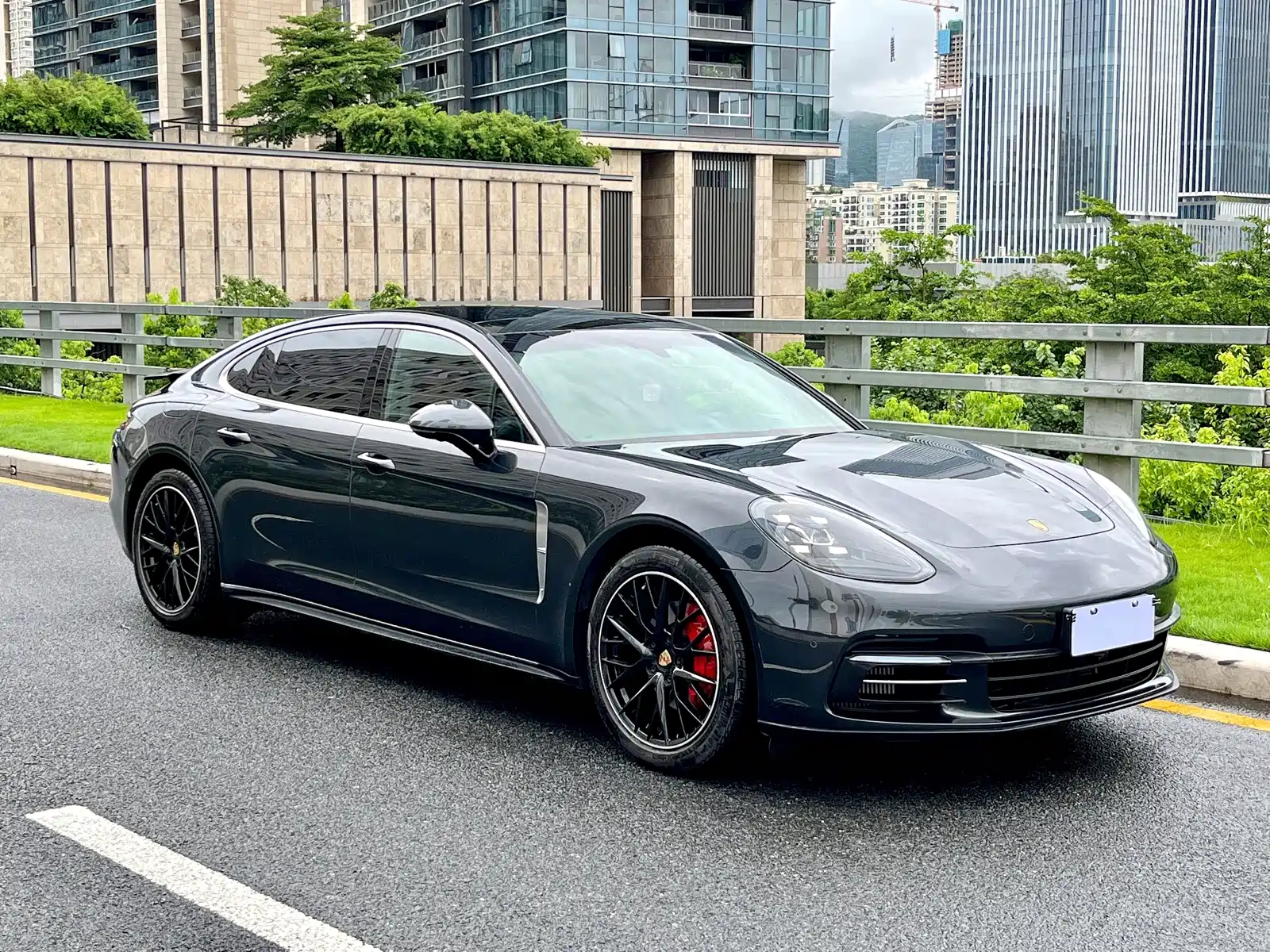 Фото 3 - Porsche Panamera