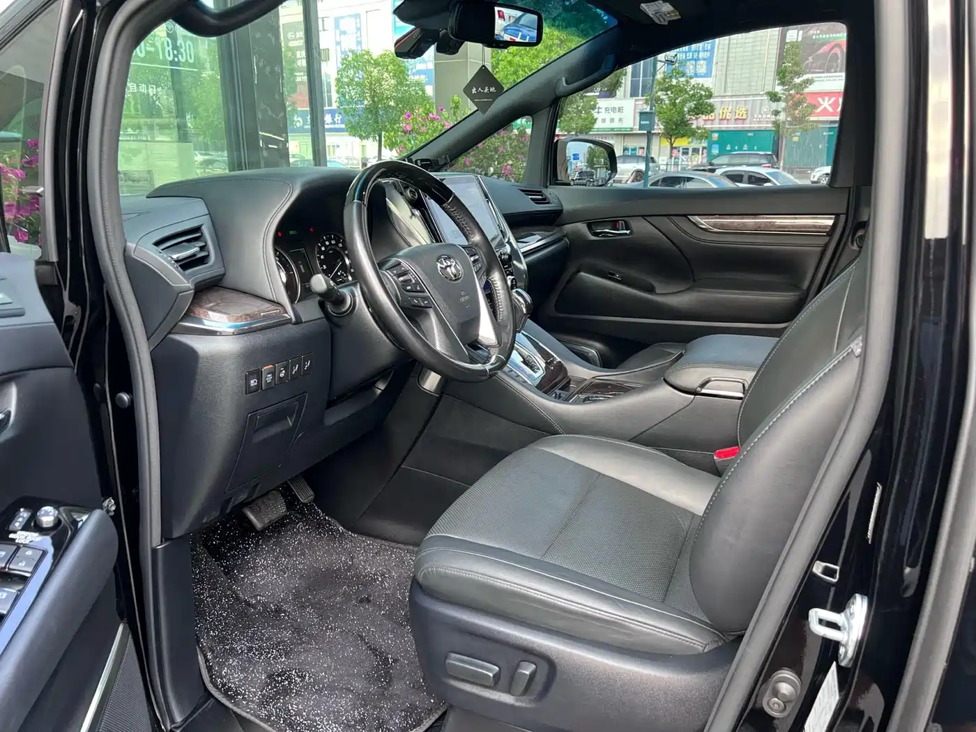 Toyota Alphard 2021 Hybrid 2.5L Premium фото 4