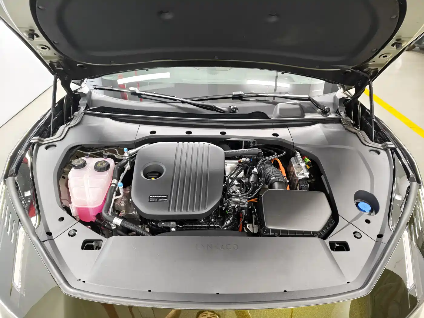 Lynk & Co 10 EM-P 2025 Facelift 240 AWD Ultra Sport Edition фото 17
