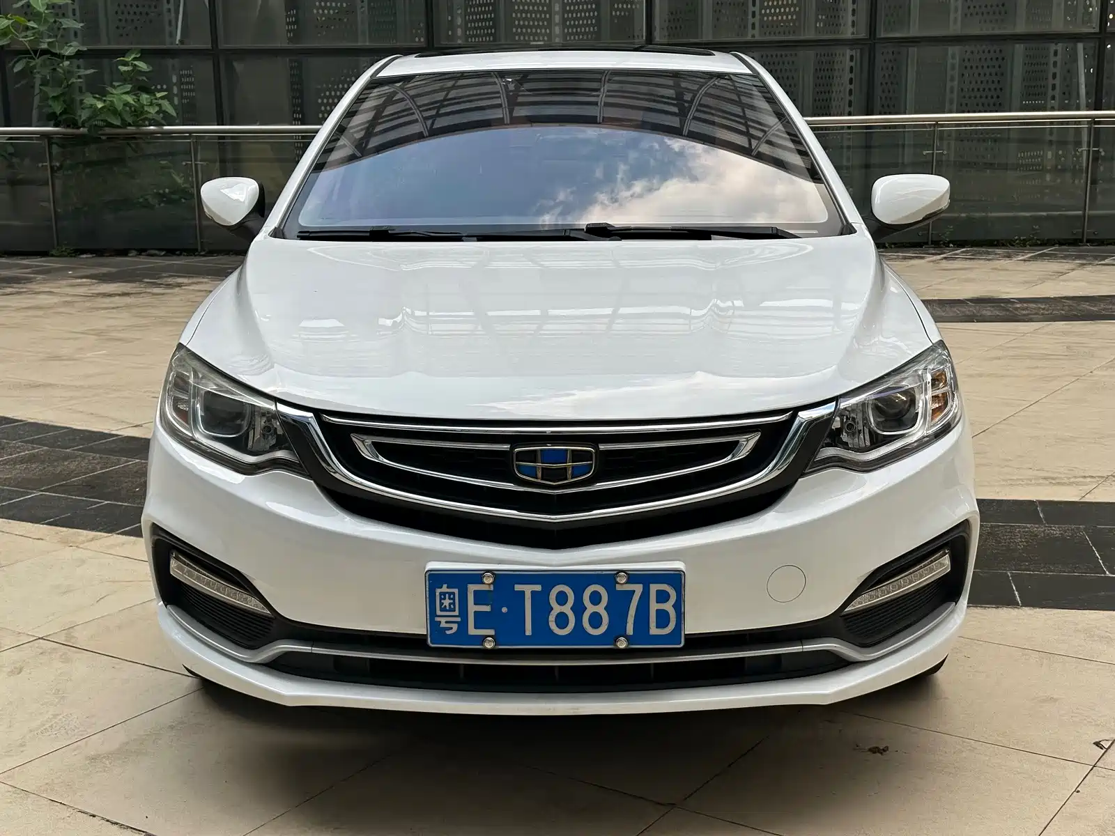 Фото 2 - Geely Vision