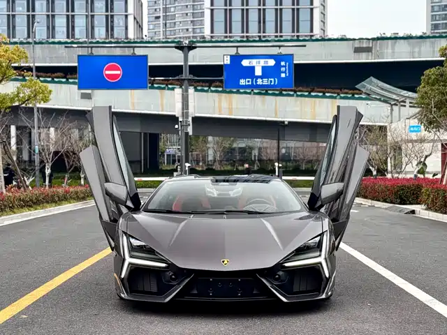 Lamborghini Revuelto 6.5L PHEV, Стандарт