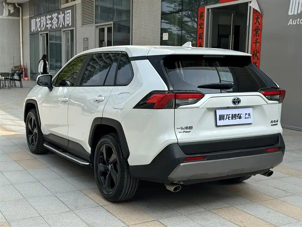 Toyota RAV4 Rongfang 2022 Hybrid 2.5L E-CVT 4WD Elite Plus Edition фото 9