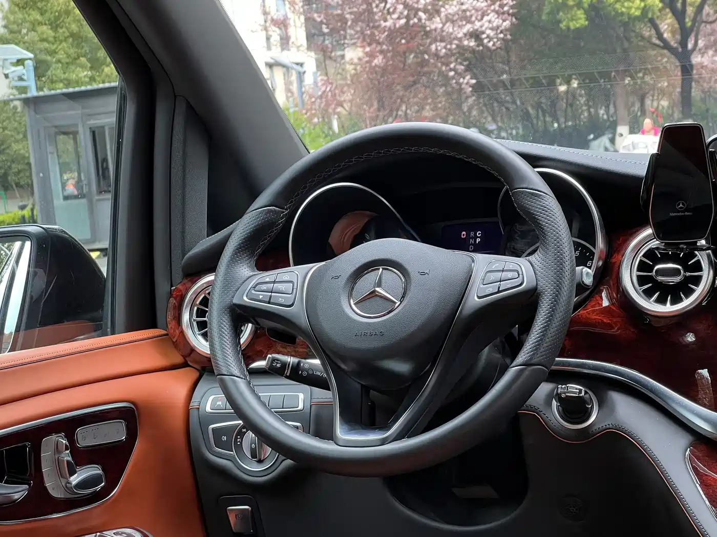 Mercedes-Benz V-Class 2022 V 260 L Long Wheelbase Luxury Edition фото 8
