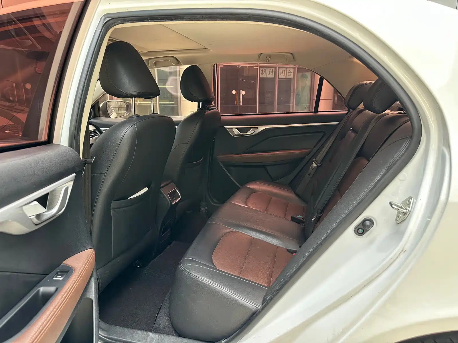 Фото 9 - Geely Vision