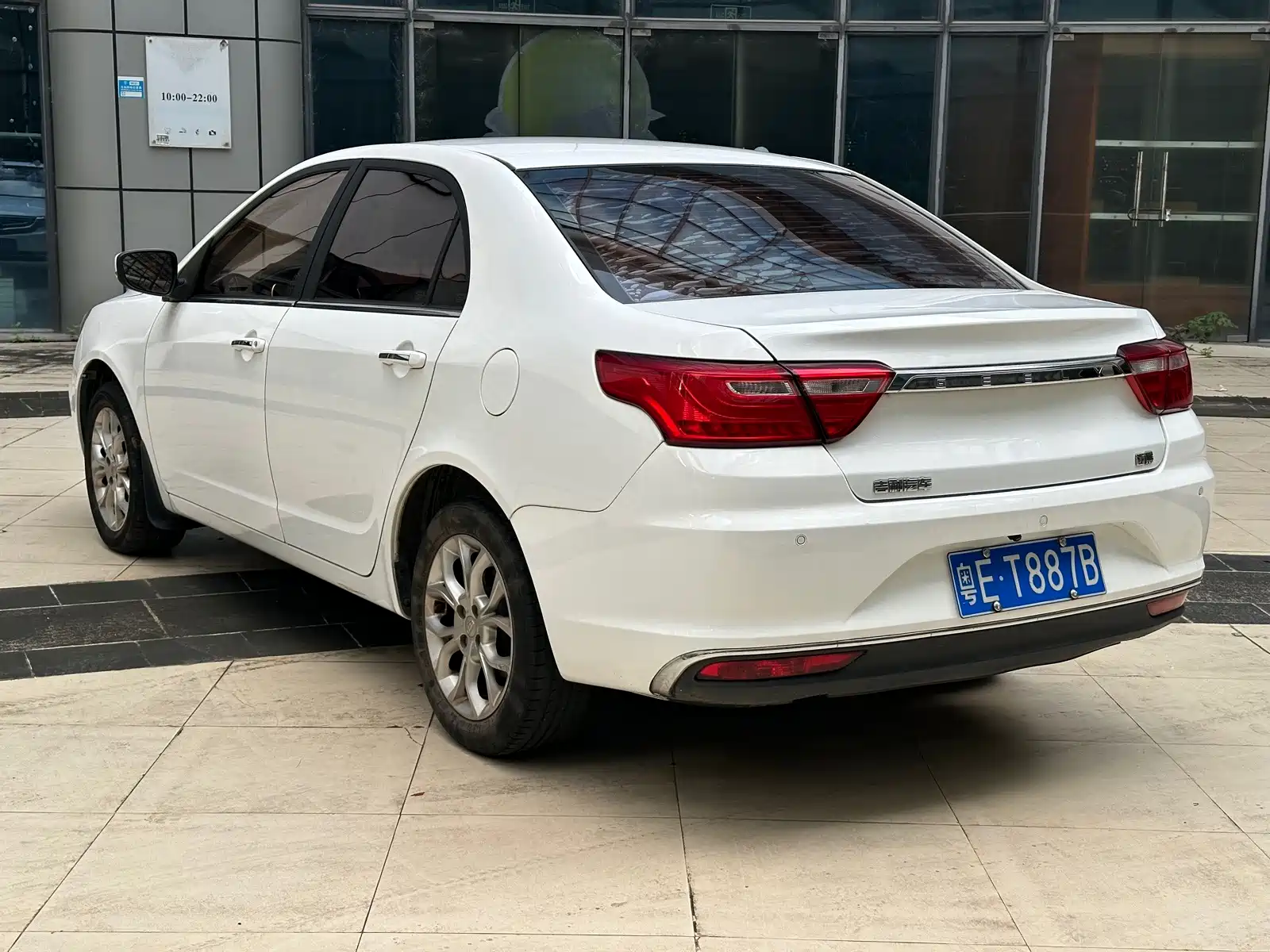 Фото 6 - Geely Vision
