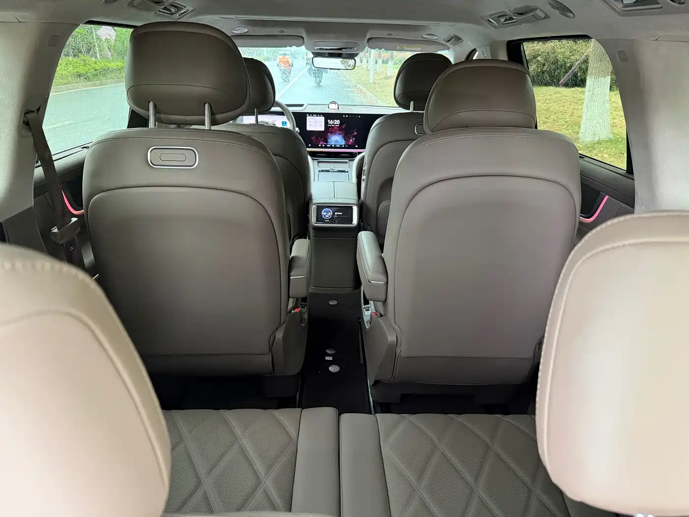 AITO Wenjie AITO M9 2025 Extended Range Ultra 52kWh 6-Seater фото 9