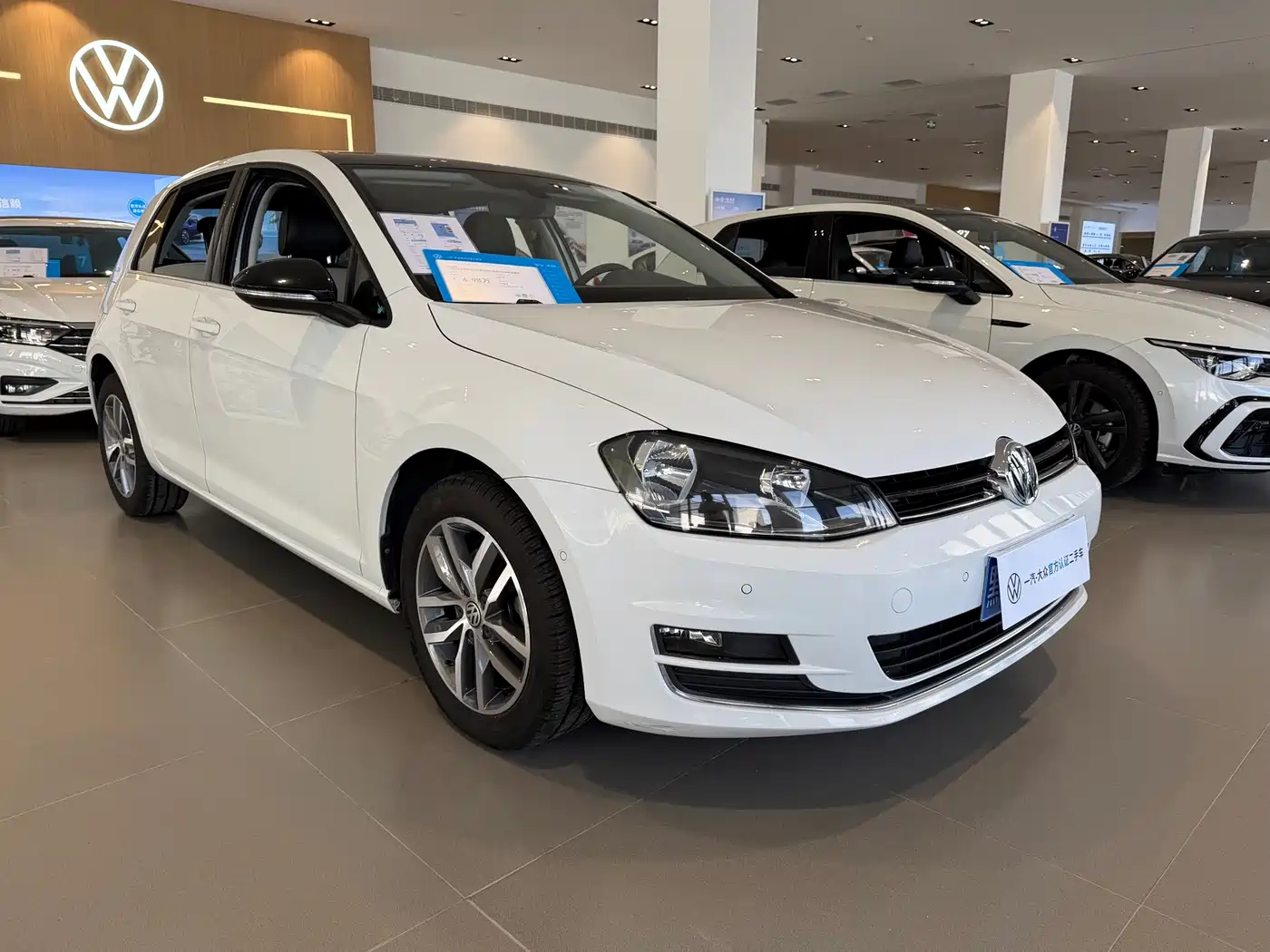 Volkswagen Golf 2017 230TSI Auto Luxury Millionth Anniversary Edition фото 3