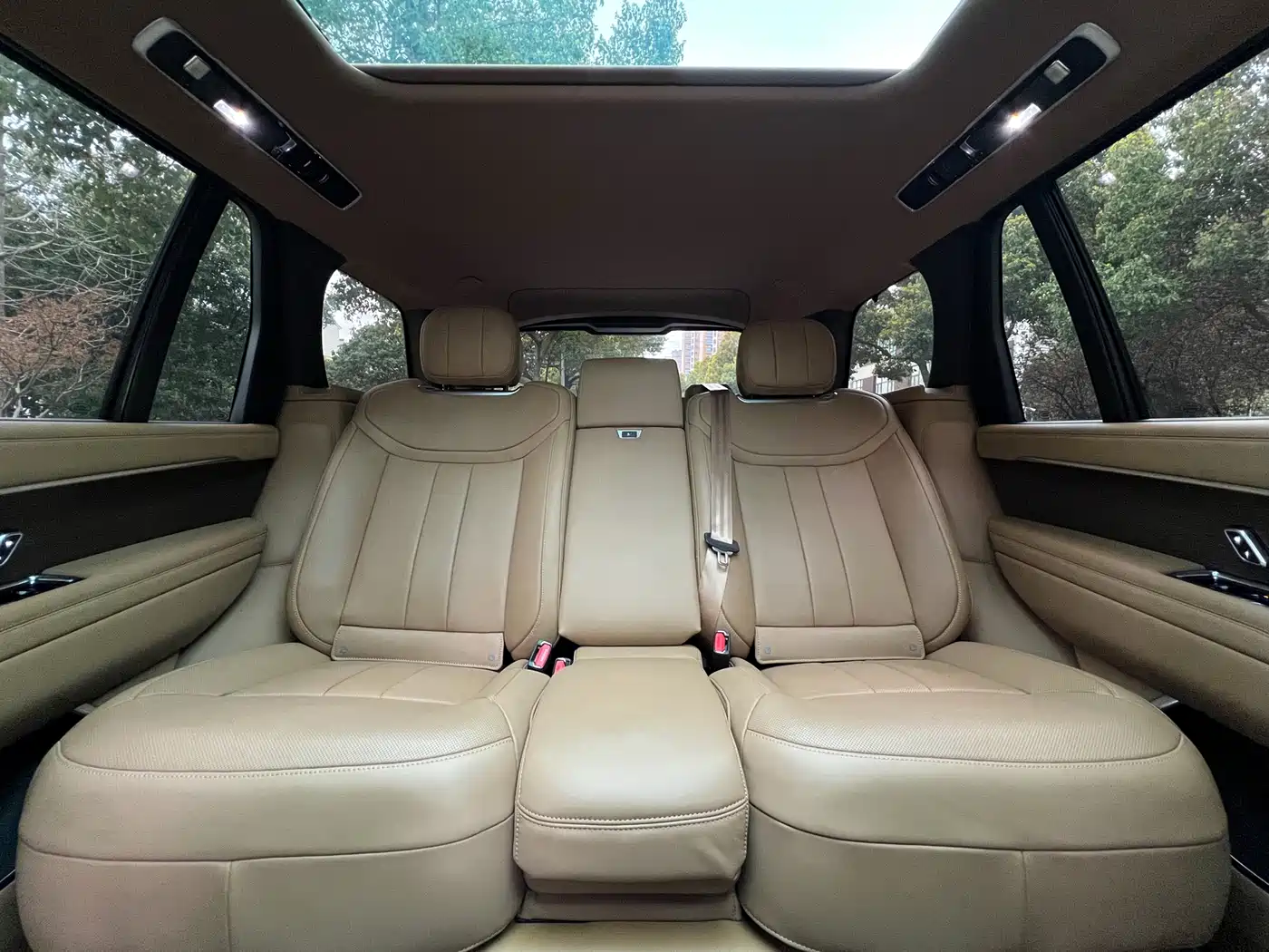 Land Rover Range Rover 2024 3.0 L6 400PS Genesis Extended фото 10