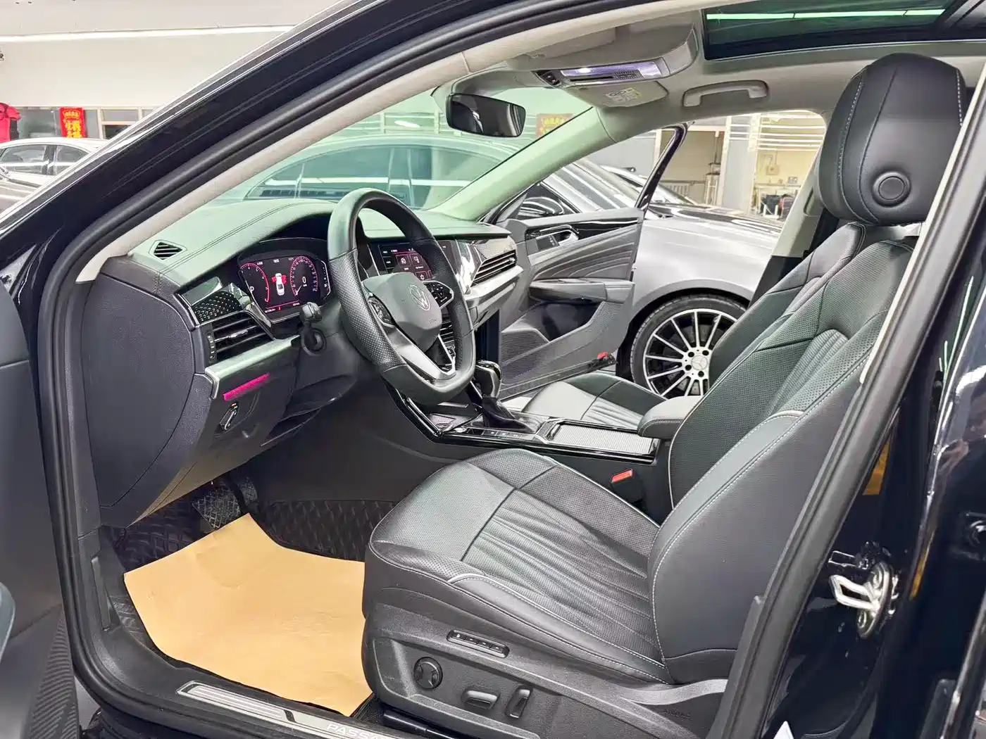 Volkswagen Passat 2023 Facelift 330TSI Starlight Luxury Edition фото 7