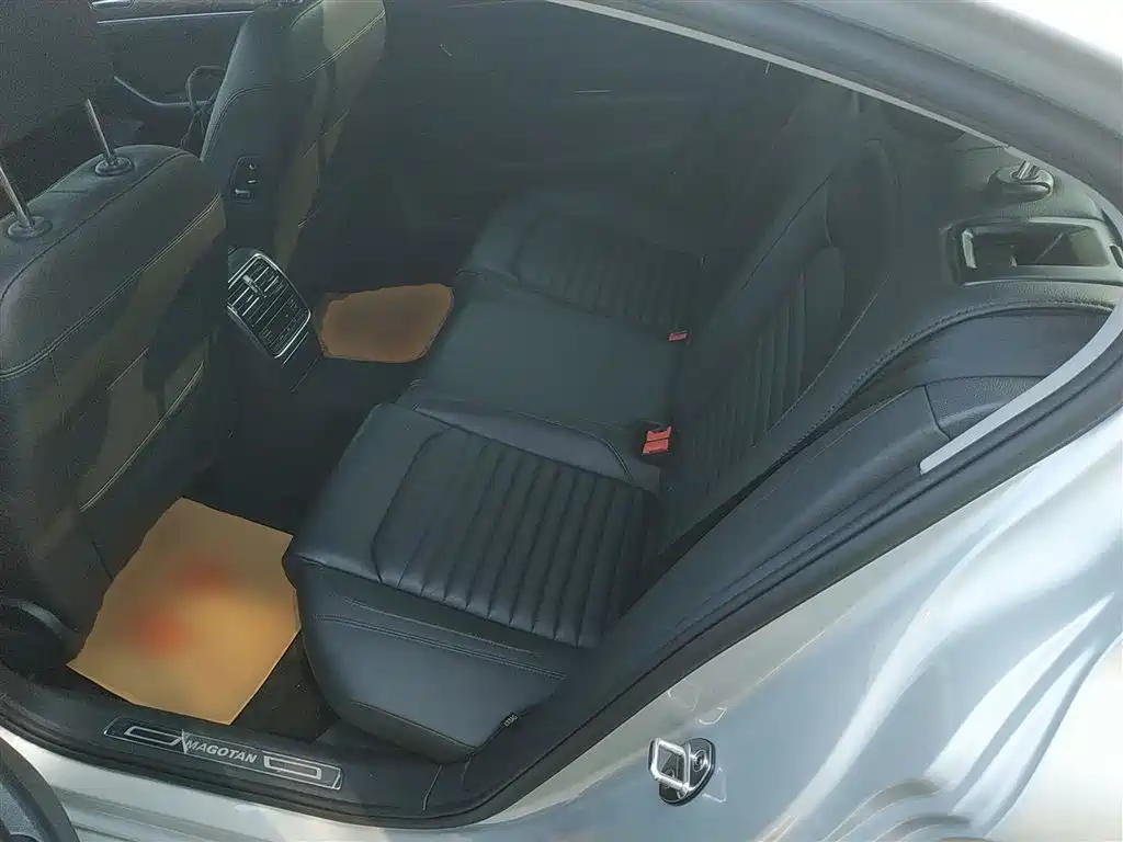 Volkswagen Magotan 2018 Facelift 330TSI DSG Luxury фото 14