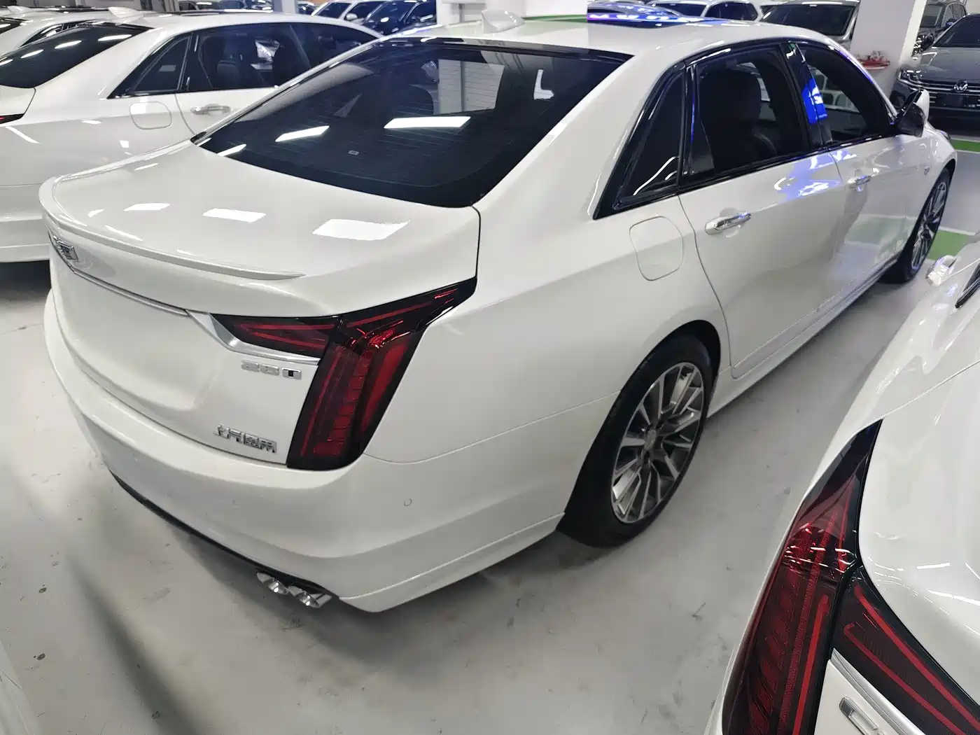 Фото 14 - Cadillac CT6