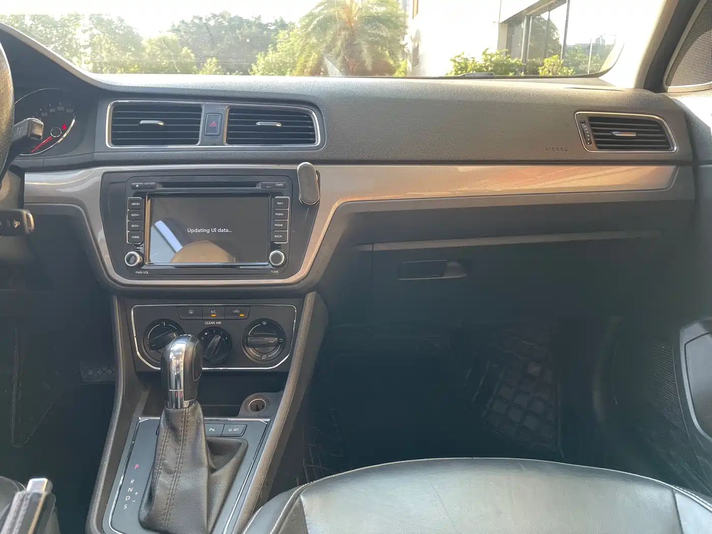 Volkswagen Lavida 2015 230TSI DSG Comfort Edition фото 17