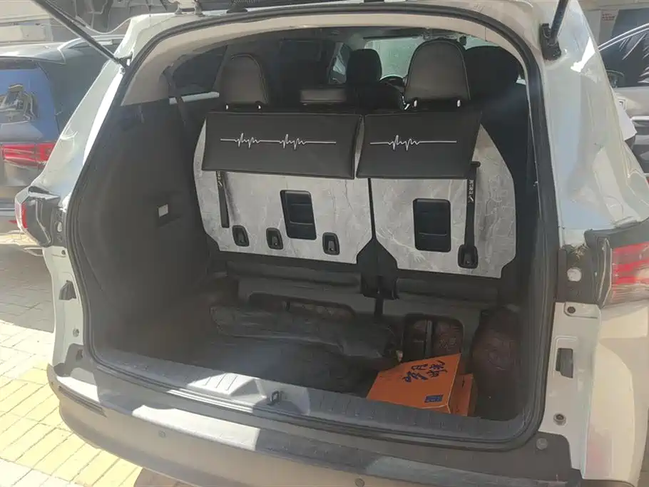 Toyota Sienna 2023 2.5L Hybrid Comfort Edition фото 4