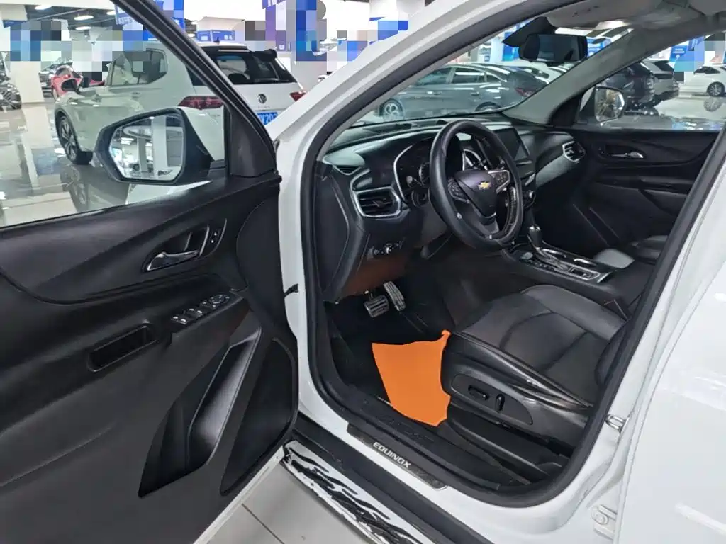 Фото 16 - Chevrolet Equinox