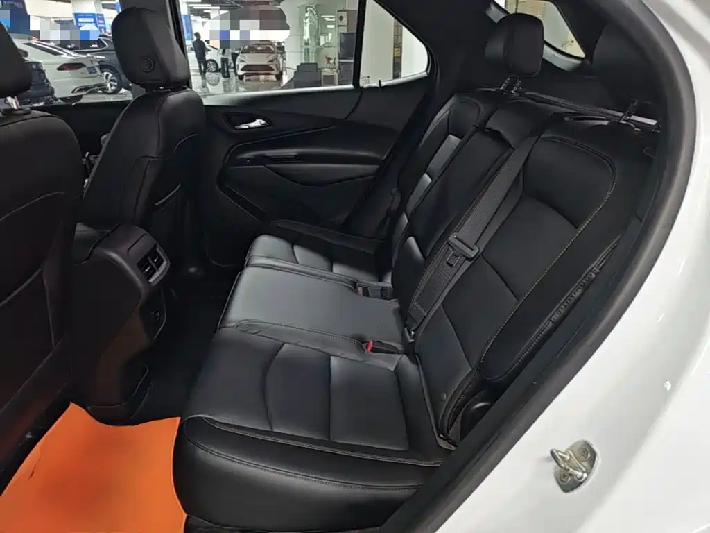 Фото 17 - Chevrolet Equinox