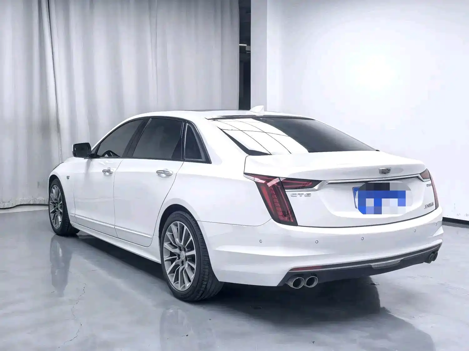 Фото 12 - Cadillac CT6