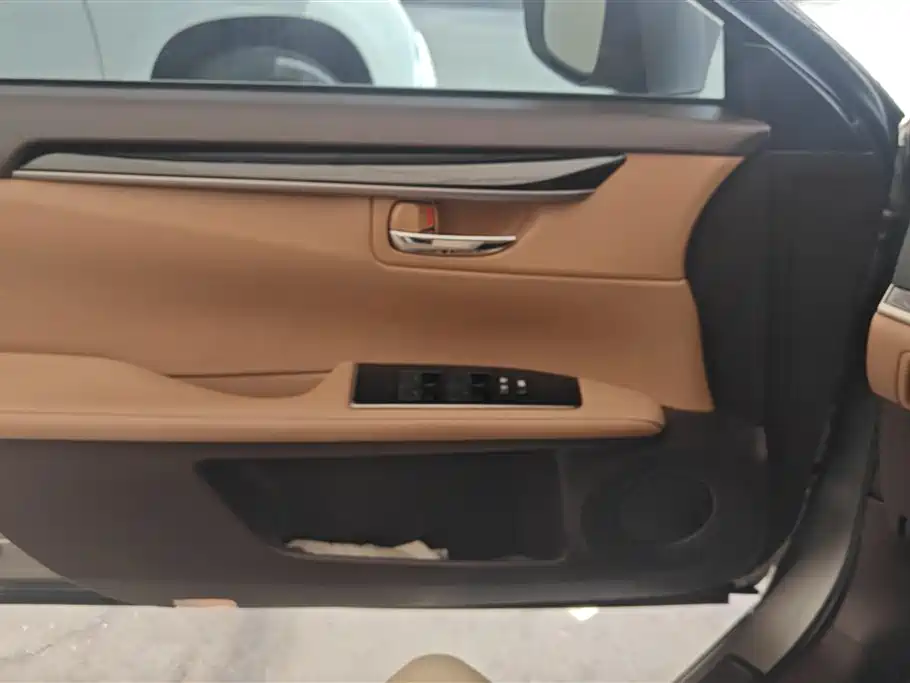 Lexus ES 2015 200 Elite Edition фото 7