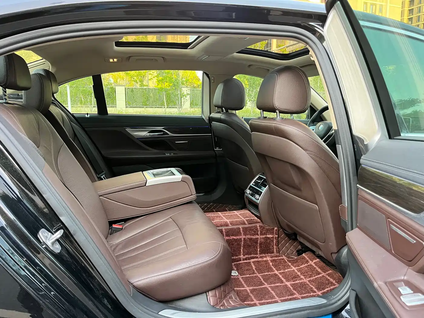 BMW 7 Series 2017 730Li Leading Edition фото 9