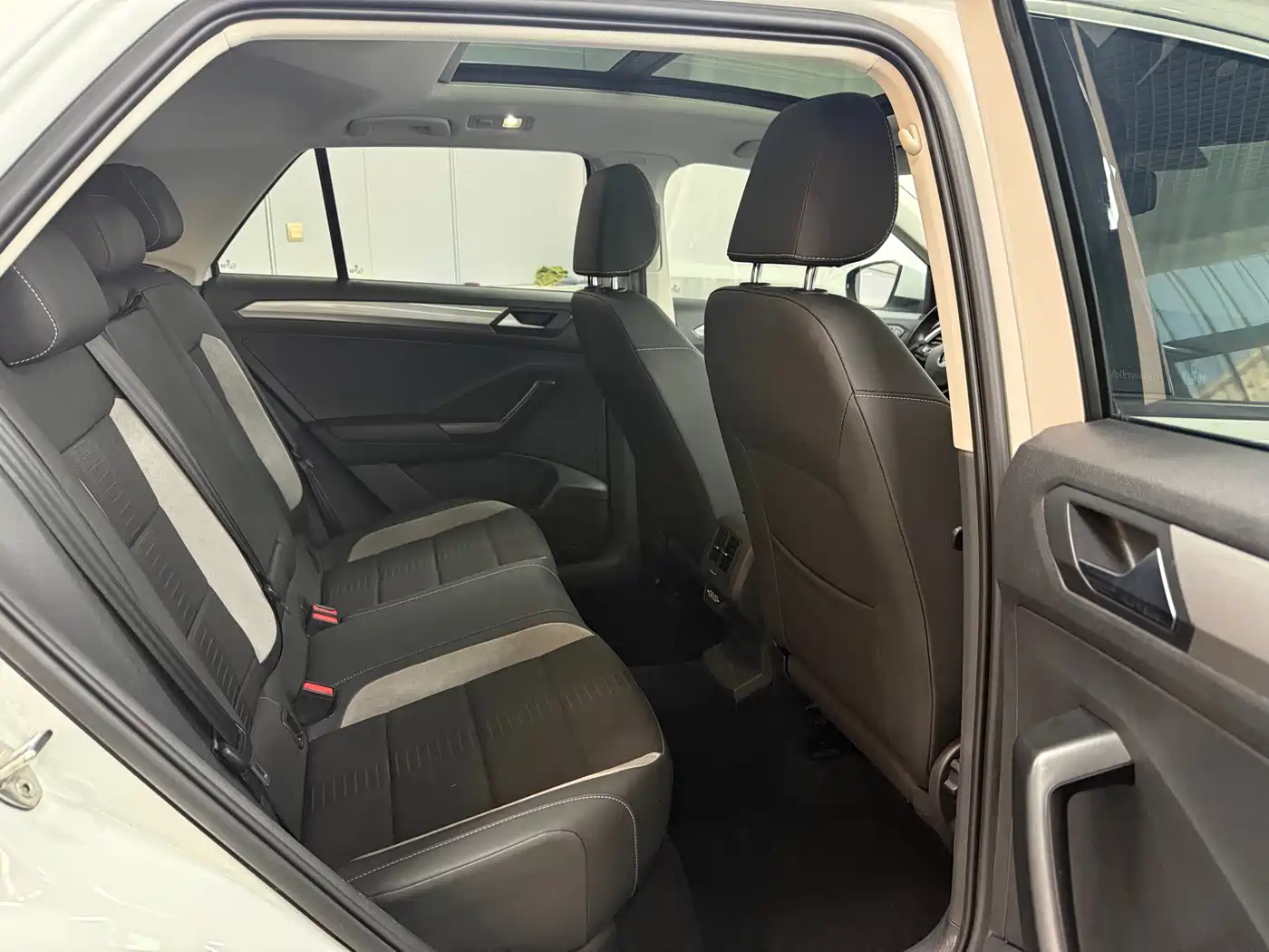 Volkswagen T-ROC 2022 280TSI DSG 2WD Elite PLUS фото 9