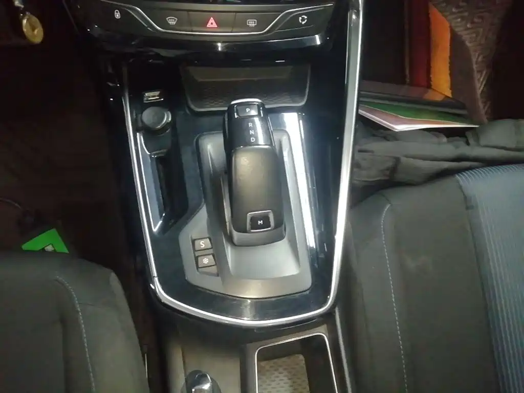 Peugeot 308 2019 230THP Automatic Luxury Edition China VI фото 14