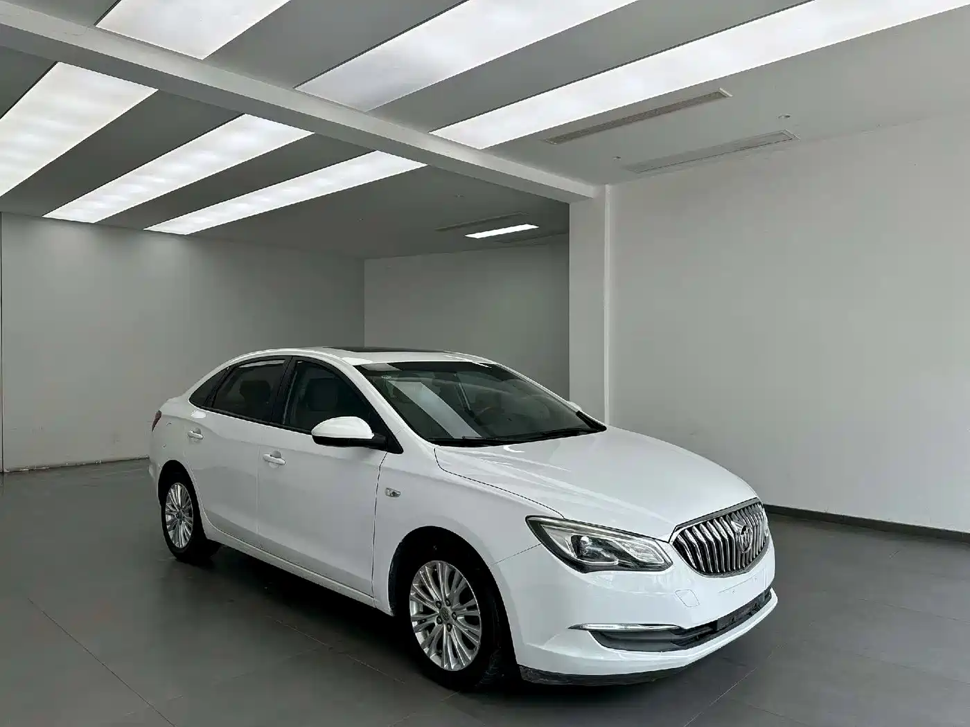 Buick Excelle 2016 15N Automatic Elite фото 3