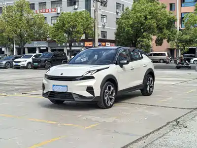 Lynk & Co 06