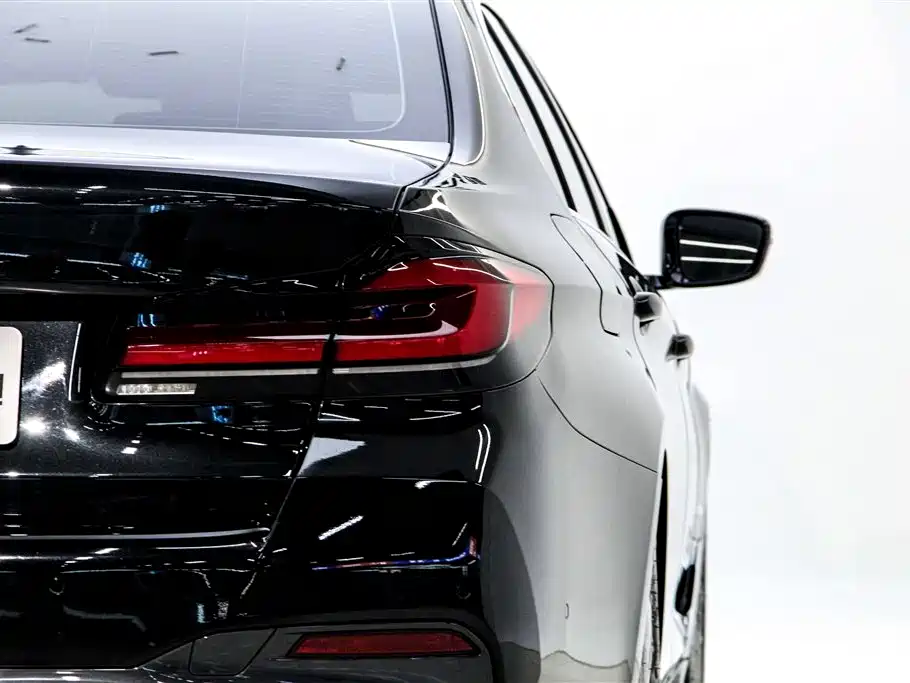 BMW 5 Series 2023 530Li Leading M Sport Package фото 9