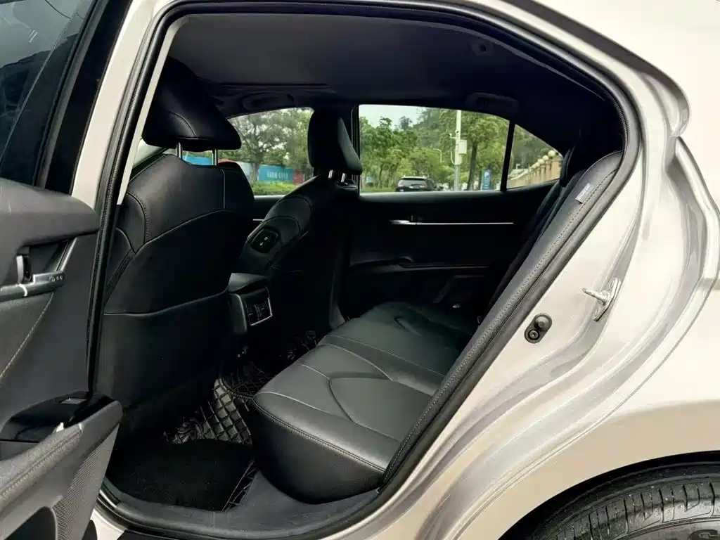 Toyota Camry 2023 2.0G Luxury Edition фото 6