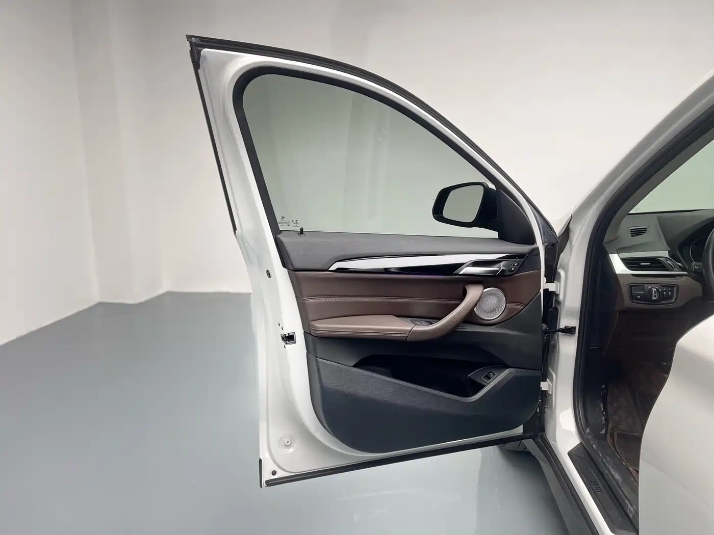 BMW X1 2021 sDrive25Li Leading фото 14