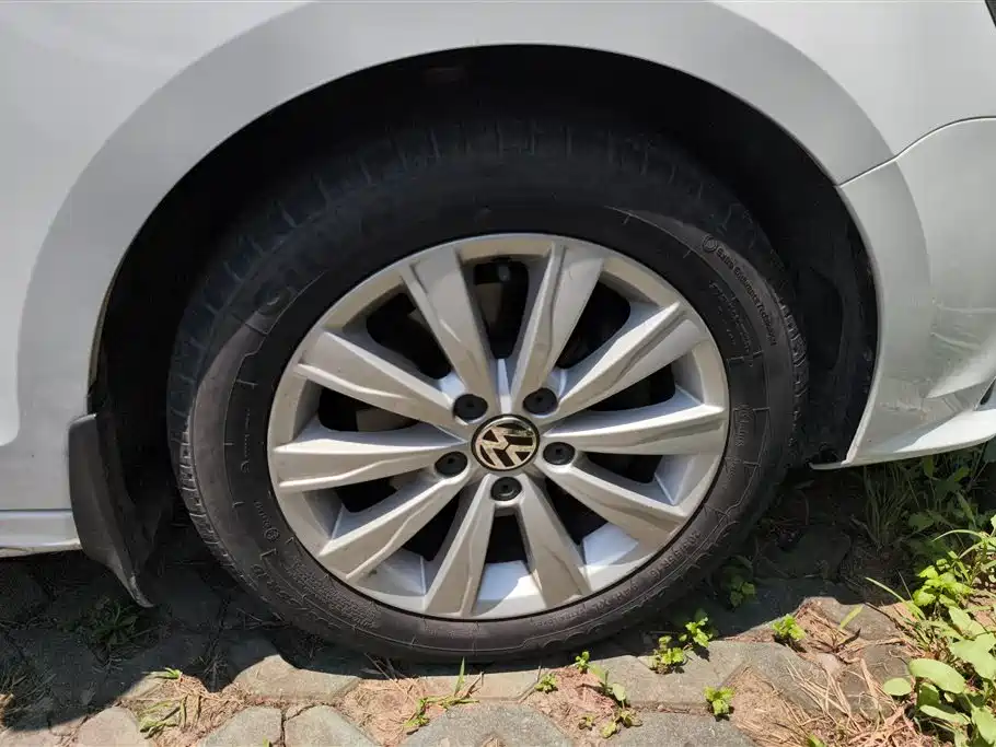 Volkswagen Sagitar 2015 230TSI Automatic Comfort фото 6