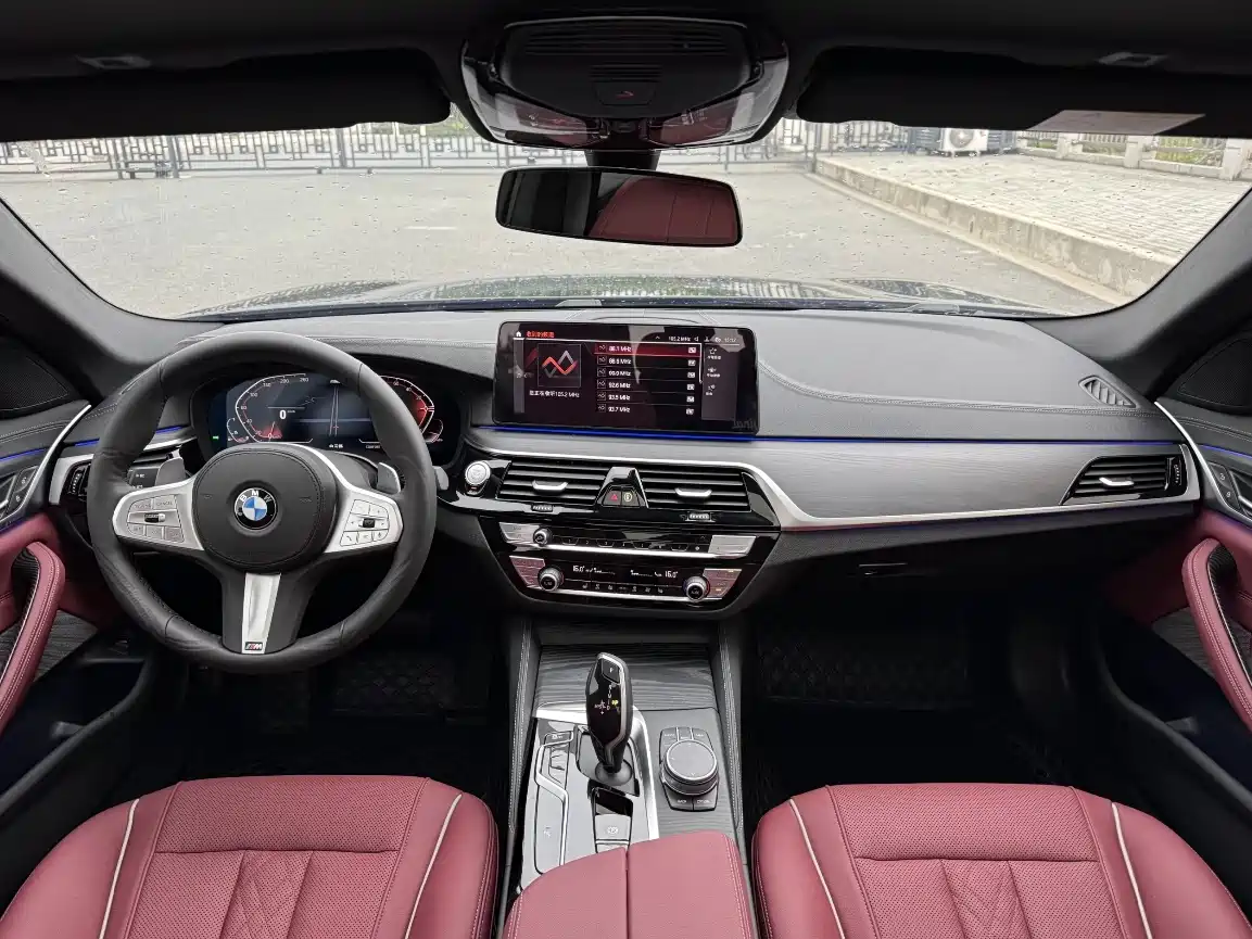 BMW 5 Series 2023 530Li Leading M Sport Package фото 12